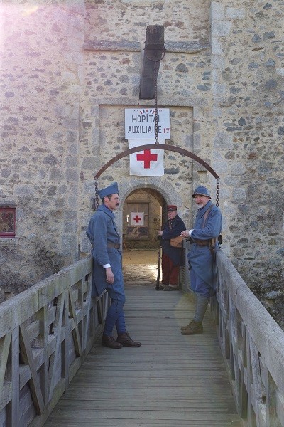 Garde à l'entrée de l'Hôpital