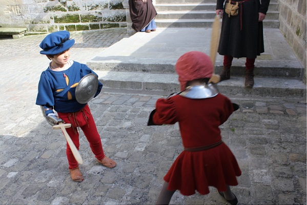 L'apprentissage des armes commence tôt !